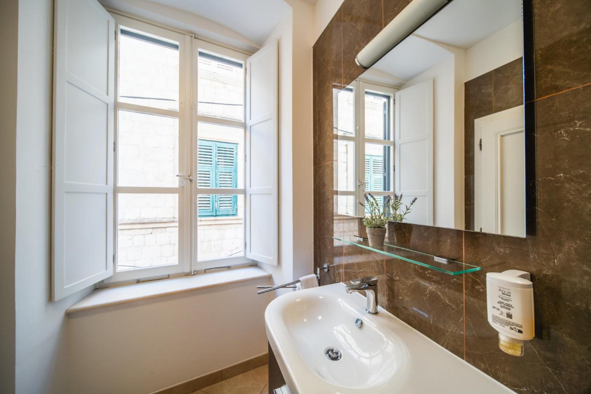 Sunce Palace Apartments With Free Offsite Parking Dubrovnik Kültér fotó